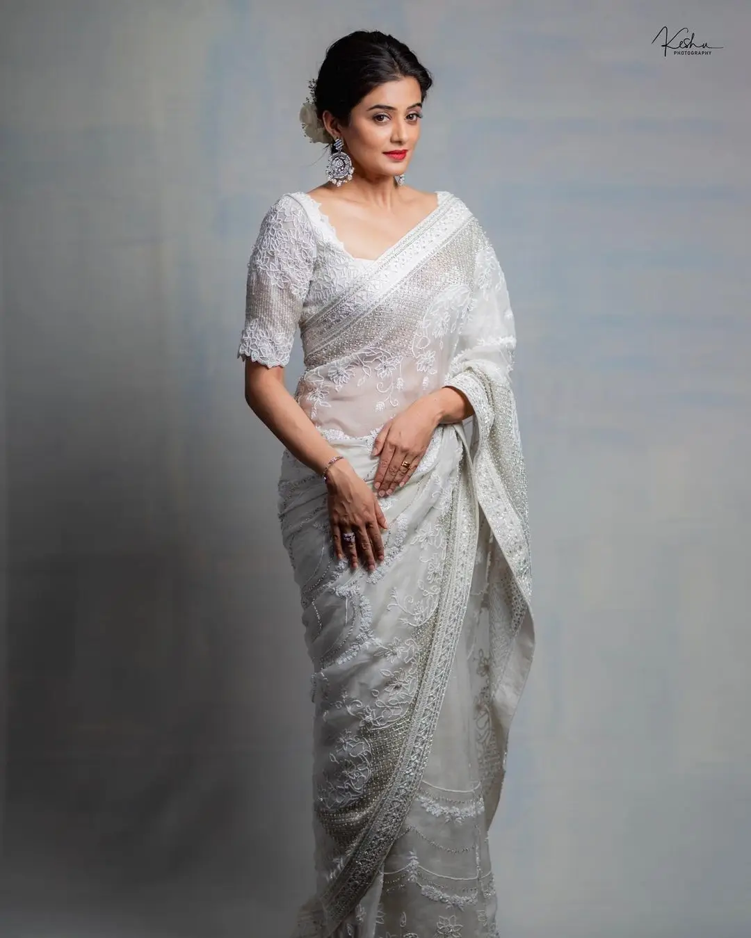 Priyamani In South Indian Traditional White Saree Blouse